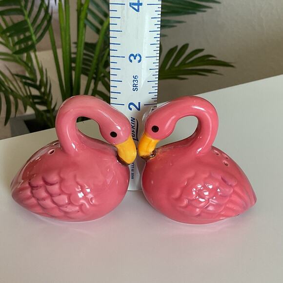 Sitting Flamingo Glazed Ceramic Hand Painted Salt and Pepper Shaker Set - Picture 7 of 8